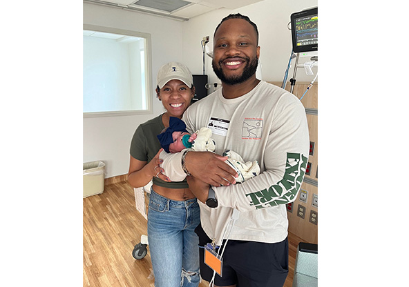 Kierra and Delmas Hoye holding their new baby girl, Raya